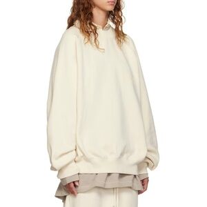 FEAR OF GOD ESSENTIALS
Off-White Crewneck Sweatshirt